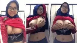 Video Jilbab Bugil Berkacamata Remas Toket Gede