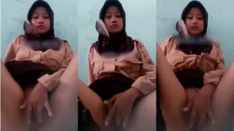 Caca Hijab Seragam Pramuka Colmek di Kelas