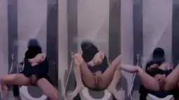 Hijab Slutty Colmek di Toilet Mall