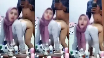 Pacar Hijab Mendesah Keenakan Dientot Doggy