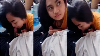 Cewe Cakep Sepong Kontol Depan Kost