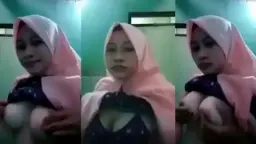Jilbab Pamer Toket Besar